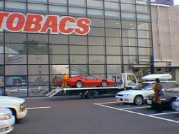 フェラーリ328画像スーパーオートバックス前
